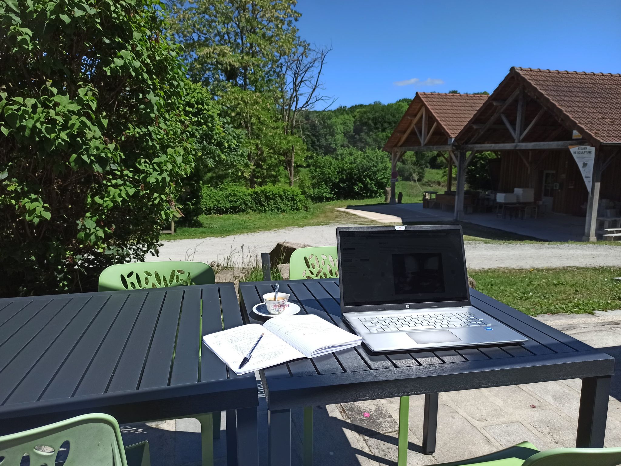 le plaisir de travailler en terrasse